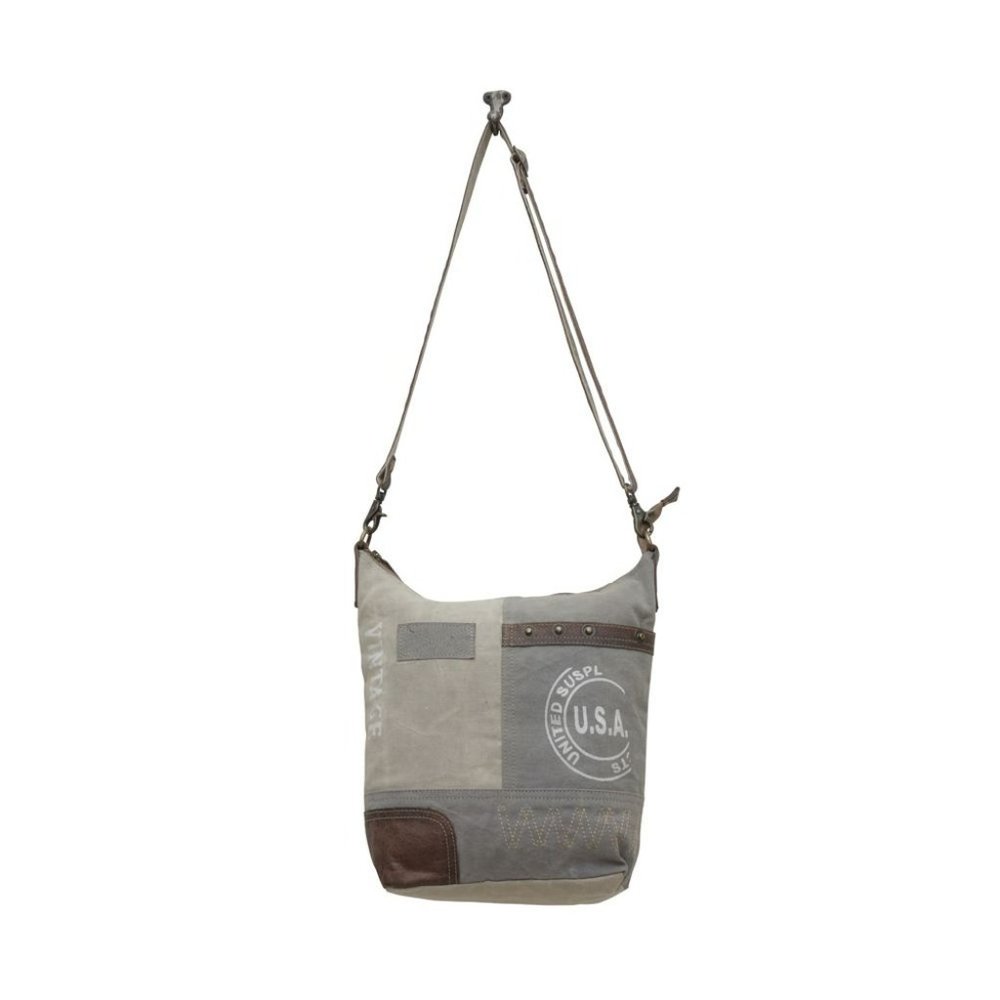 DEBUNK SHOULDER BAG